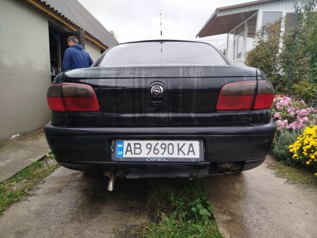 Чорний Опель Омега, об'ємом двигуна 2 л та пробігом 300 тис. км за 950 $, фото 2 на Automoto.ua