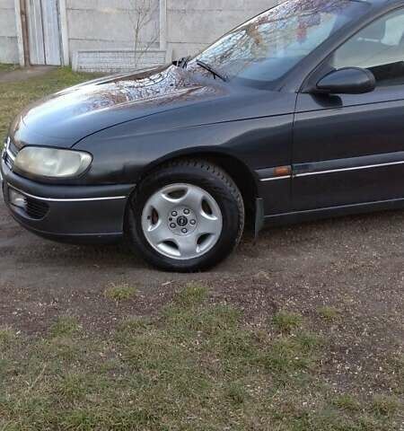 Черный Опель Омега, объемом двигателя 2.5 л и пробегом 300 тыс. км за 2900 $, фото 1 на Automoto.ua