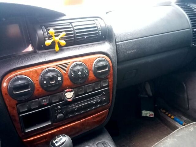 Черный Опель Омега, объемом двигателя 2.5 л и пробегом 330 тыс. км за 1300 $, фото 4 на Automoto.ua