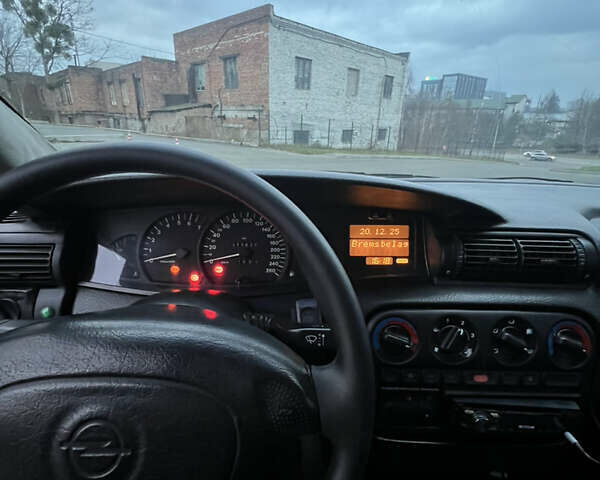 Черный Опель Омега, объемом двигателя 2.5 л и пробегом 300 тыс. км за 2200 $, фото 16 на Automoto.ua