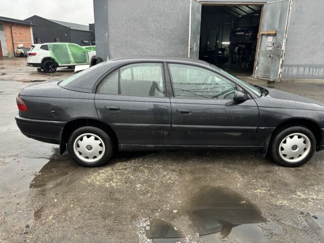 Черный Опель Омега, объемом двигателя 2 л и пробегом 380 тыс. км за 4397 $, фото 6 на Automoto.ua