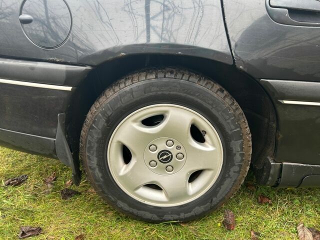 Черный Опель Омега, объемом двигателя 2.5 л и пробегом 274 тыс. км за 2000 $, фото 9 на Automoto.ua