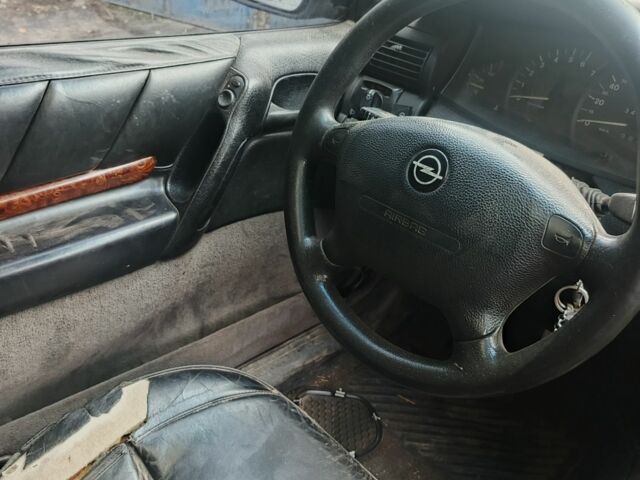 Черный Опель Омега, объемом двигателя 2 л и пробегом 370 тыс. км за 850 $, фото 7 на Automoto.ua