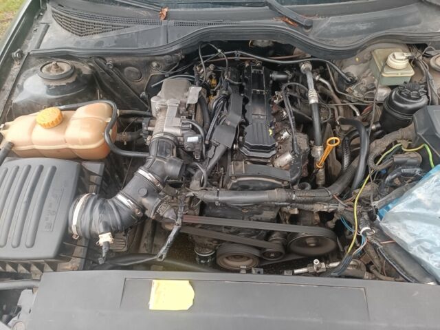 Черный Опель Омега, объемом двигателя 2 л и пробегом 300 тыс. км за 1500 $, фото 6 на Automoto.ua