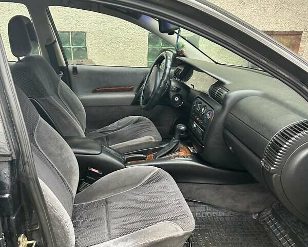 Черный Опель Омега, объемом двигателя 2.5 л и пробегом 274 тыс. км за 2000 $, фото 10 на Automoto.ua