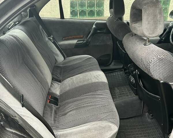 Черный Опель Омега, объемом двигателя 2.5 л и пробегом 274 тыс. км за 2000 $, фото 13 на Automoto.ua