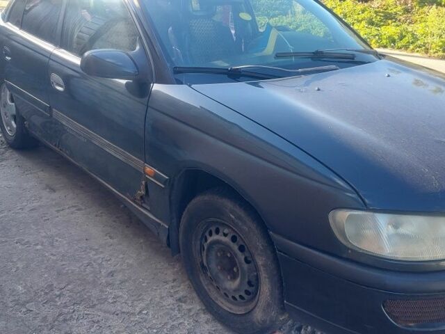 Черный Опель Омега, объемом двигателя 0 л и пробегом 489 тыс. км за 1000 $, фото 1 на Automoto.ua