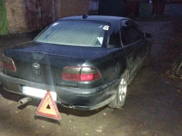 Черный Опель Омега, объемом двигателя 2 л и пробегом 300 тыс. км за 750 $, фото 3 на Automoto.ua