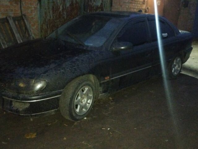 Черный Опель Омега, объемом двигателя 2 л и пробегом 300 тыс. км за 750 $, фото 2 на Automoto.ua