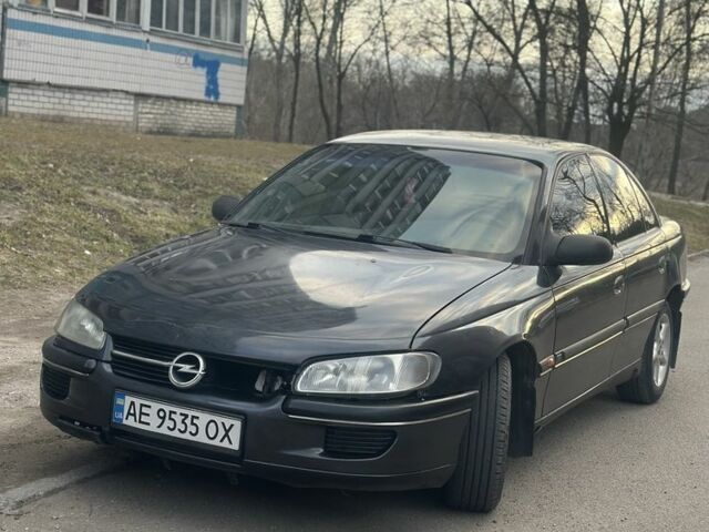Черный Опель Омега, объемом двигателя 2 л и пробегом 333 тыс. км за 1550 $, фото 6 на Automoto.ua