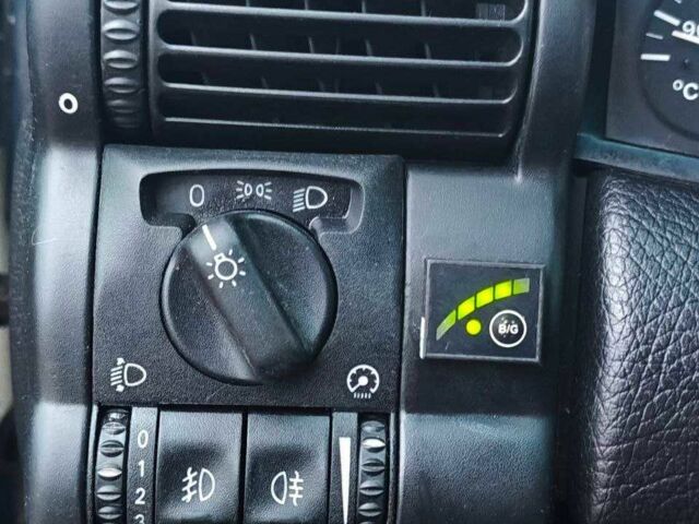 Черный Опель Омега, объемом двигателя 2 л и пробегом 335 тыс. км за 2400 $, фото 10 на Automoto.ua