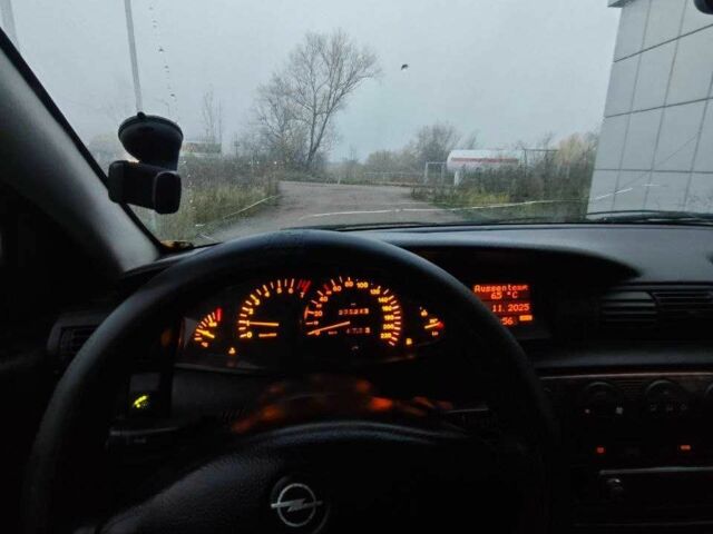 Черный Опель Омега, объемом двигателя 2 л и пробегом 335 тыс. км за 2400 $, фото 18 на Automoto.ua