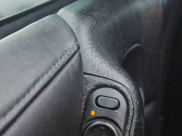 Черный Опель Омега, объемом двигателя 2 л и пробегом 335 тыс. км за 2400 $, фото 9 на Automoto.ua