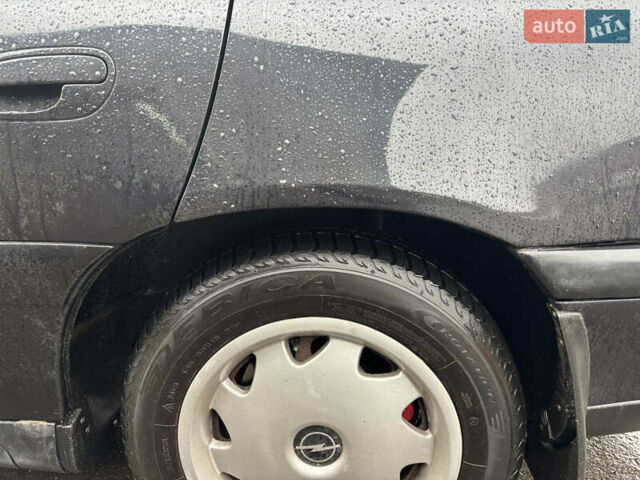 Черный Опель Омега, объемом двигателя 2 л и пробегом 380 тыс. км за 3800 $, фото 14 на Automoto.ua