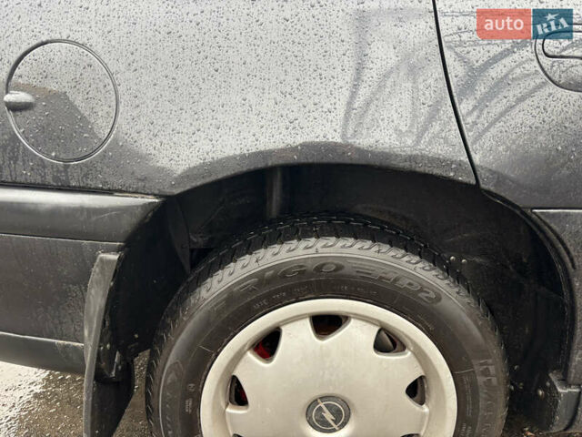 Черный Опель Омега, объемом двигателя 2 л и пробегом 380 тыс. км за 3800 $, фото 15 на Automoto.ua