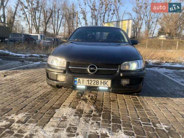 Черный Опель Омега, объемом двигателя 2 л и пробегом 327 тыс. км за 2100 $, фото 2 на Automoto.ua