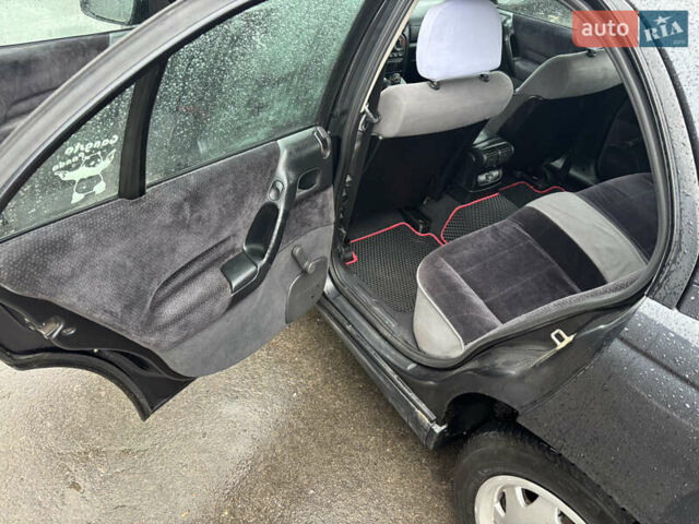 Черный Опель Омега, объемом двигателя 2 л и пробегом 380 тыс. км за 3800 $, фото 10 на Automoto.ua