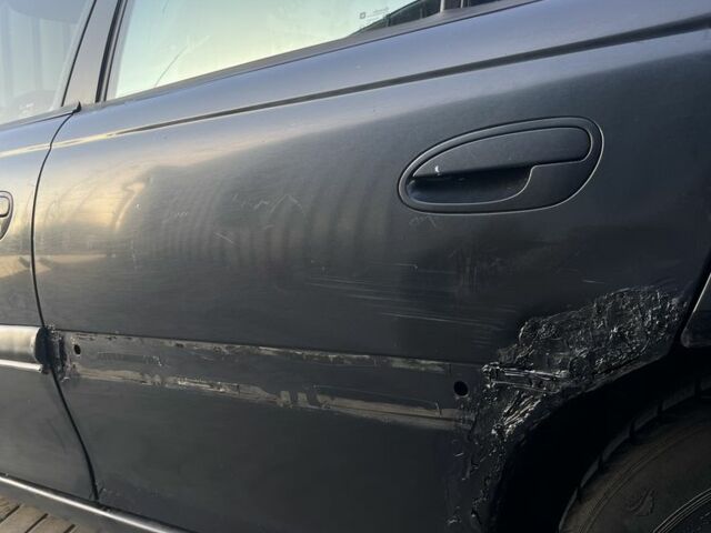 Черный Опель Омега, объемом двигателя 2 л и пробегом 270 тыс. км за 1500 $, фото 4 на Automoto.ua