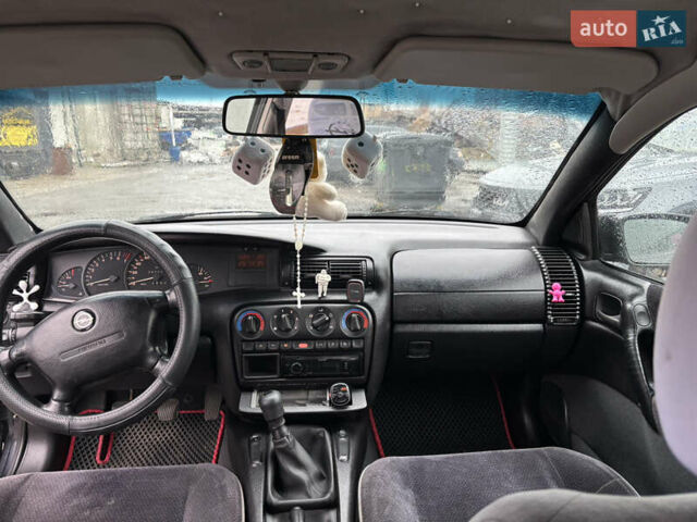 Черный Опель Омега, объемом двигателя 2 л и пробегом 380 тыс. км за 3800 $, фото 13 на Automoto.ua