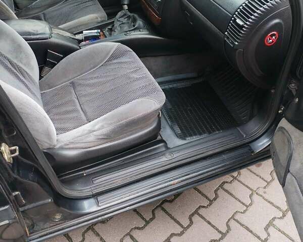 Черный Опель Омега, объемом двигателя 2 л и пробегом 30 тыс. км за 2300 $, фото 4 на Automoto.ua