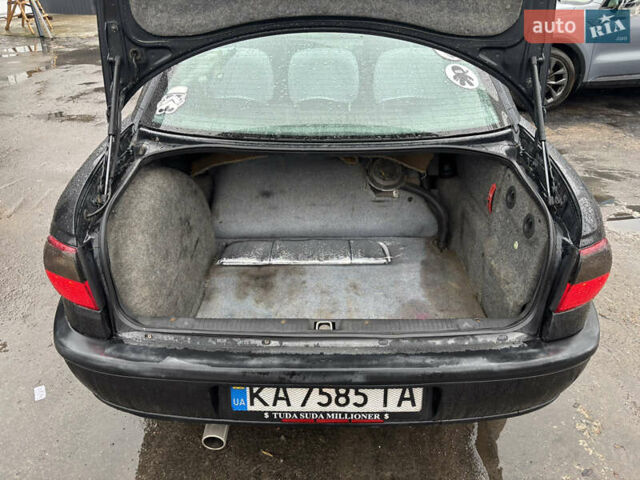 Черный Опель Омега, объемом двигателя 2 л и пробегом 380 тыс. км за 3800 $, фото 16 на Automoto.ua