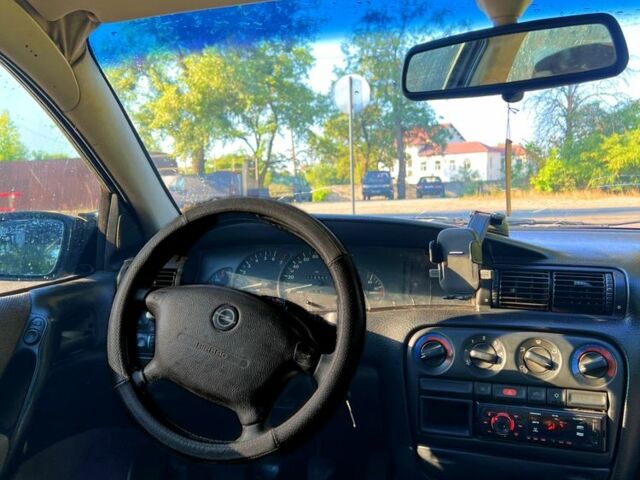 Черный Опель Омега, объемом двигателя 2 л и пробегом 516 тыс. км за 2000 $, фото 7 на Automoto.ua