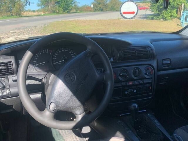 Черный Опель Омега, объемом двигателя 2 л и пробегом 287 тыс. км за 1750 $, фото 4 на Automoto.ua