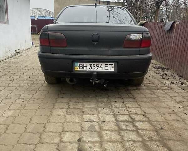 Чорний Опель Омега, об'ємом двигуна 2 л та пробігом 300 тис. км за 2100 $, фото 2 на Automoto.ua