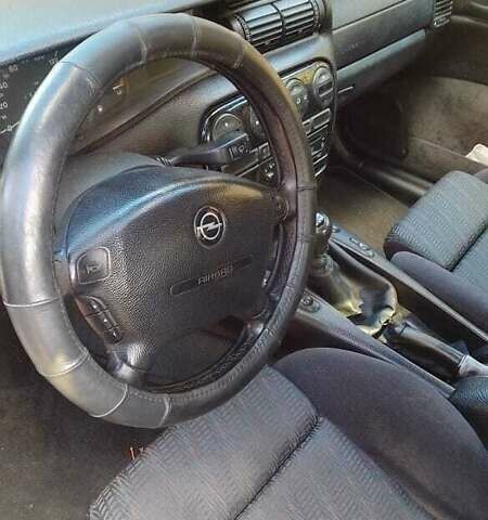 Чорний Опель Омега, об'ємом двигуна 2 л та пробігом 300 тис. км за 2600 $, фото 8 на Automoto.ua