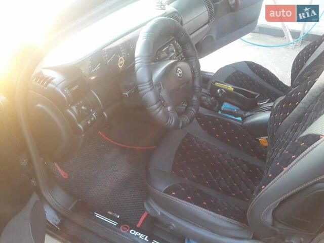 Черный Опель Омега, объемом двигателя 3 л и пробегом 241 тыс. км за 3200 $, фото 3 на Automoto.ua