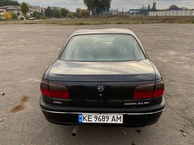 Черный Опель Омега, объемом двигателя 2 л и пробегом 144 тыс. км за 2500 $, фото 2 на Automoto.ua