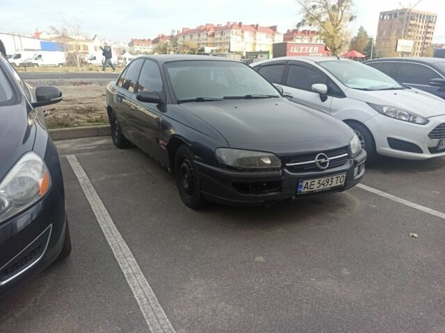 Чорний Опель Омега, об'ємом двигуна 2 л та пробігом 300 тис. км за 1450 $, фото 2 на Automoto.ua