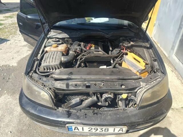 Черный Опель Омега, объемом двигателя 2.2 л и пробегом 300 тыс. км за 1200 $, фото 13 на Automoto.ua