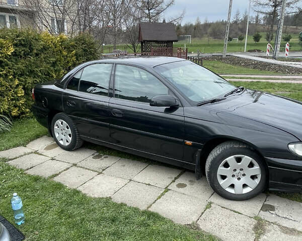 Чорний Опель Омега, об'ємом двигуна 2.2 л та пробігом 250 тис. км за 3900 $, фото 2 на Automoto.ua