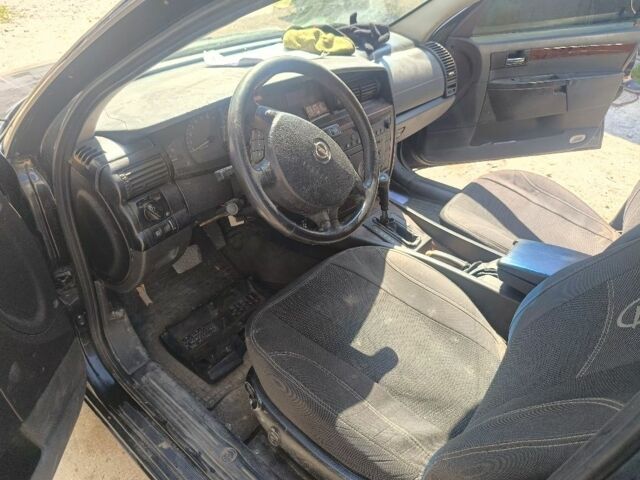 Черный Опель Омега, объемом двигателя 2.2 л и пробегом 300 тыс. км за 1200 $, фото 2 на Automoto.ua