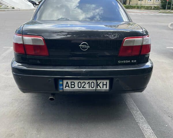 Черный Опель Омега, объемом двигателя 2.2 л и пробегом 262 тыс. км за 3300 $, фото 2 на Automoto.ua
