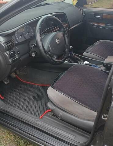 Чорний Опель Омега, об'ємом двигуна 2.2 л та пробігом 350 тис. км за 2050 $, фото 4 на Automoto.ua