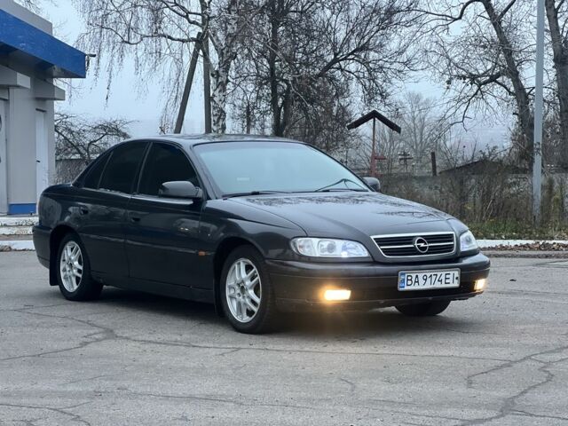 Черный Опель Омега, объемом двигателя 2.2 л и пробегом 375 тыс. км за 2599 $, фото 1 на Automoto.ua