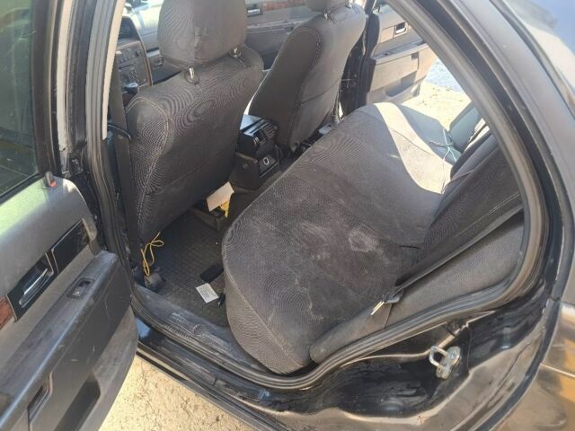 Черный Опель Омега, объемом двигателя 2.2 л и пробегом 300 тыс. км за 1200 $, фото 6 на Automoto.ua