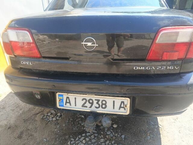 Черный Опель Омега, объемом двигателя 2.2 л и пробегом 300 тыс. км за 1200 $, фото 7 на Automoto.ua