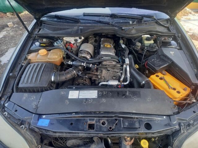 Черный Опель Омега, объемом двигателя 2.2 л и пробегом 366 тыс. км за 1300 $, фото 6 на Automoto.ua