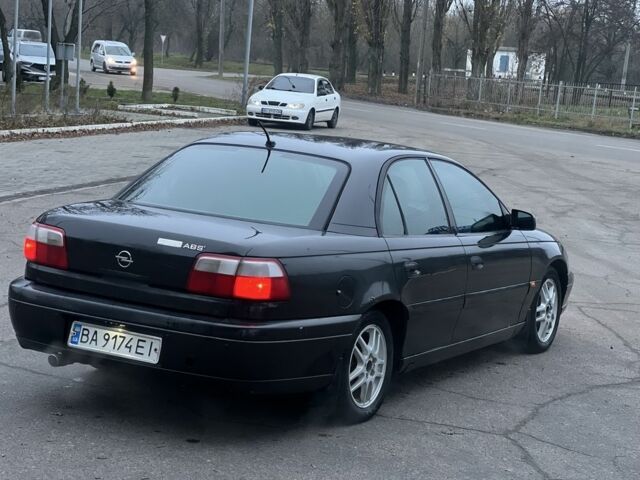 Черный Опель Омега, объемом двигателя 2.2 л и пробегом 375 тыс. км за 2599 $, фото 5 на Automoto.ua
