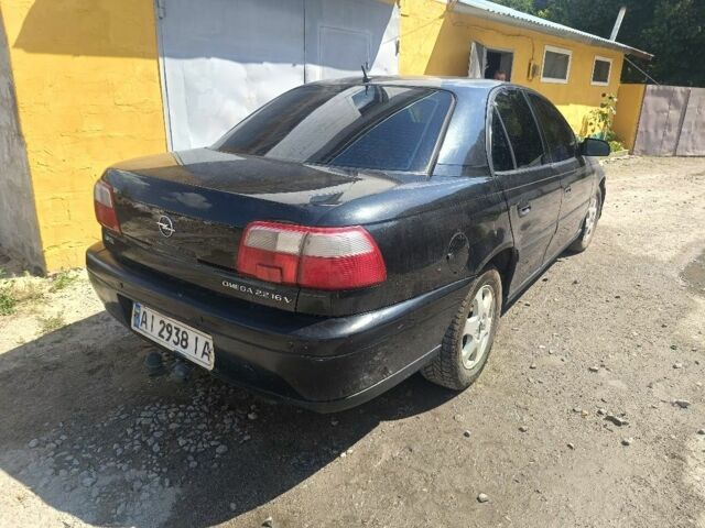 Черный Опель Омега, объемом двигателя 2.2 л и пробегом 300 тыс. км за 1200 $, фото 11 на Automoto.ua