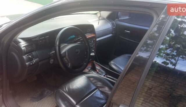 Черный Опель Омега, объемом двигателя 2.5 л и пробегом 400 тыс. км за 3000 $, фото 5 на Automoto.ua