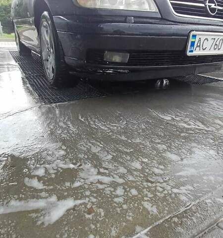Черный Опель Омега, объемом двигателя 2.2 л и пробегом 355 тыс. км за 3700 $, фото 6 на Automoto.ua