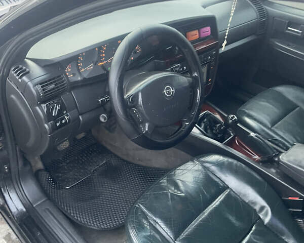 Черный Опель Омега, объемом двигателя 2.17 л и пробегом 374 тыс. км за 3100 $, фото 16 на Automoto.ua