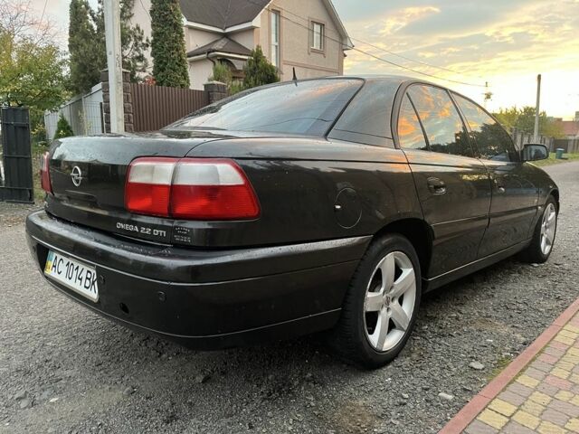 Чорний Опель Омега, об'ємом двигуна 2.2 л та пробігом 300 тис. км за 2700 $, фото 3 на Automoto.ua