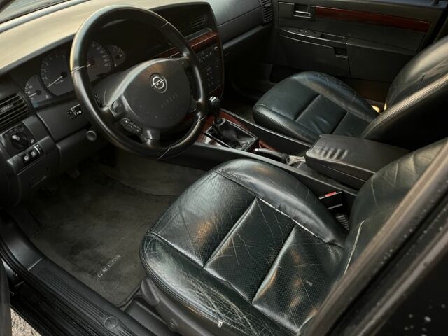 Чорний Опель Омега, об'ємом двигуна 2.2 л та пробігом 300 тис. км за 2700 $, фото 7 на Automoto.ua