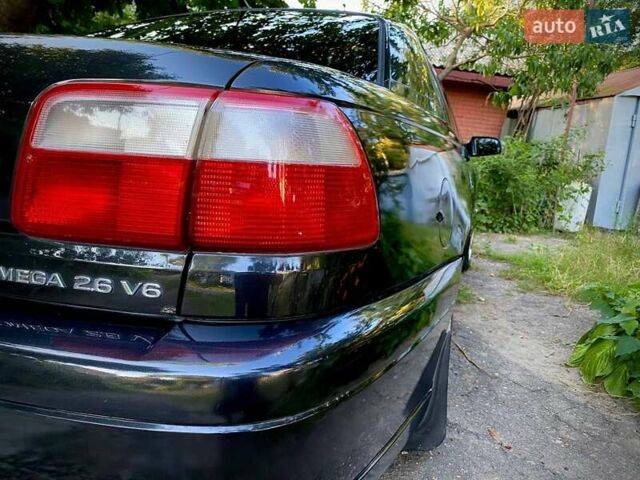 Черный Опель Омега, объемом двигателя 2.6 л и пробегом 434 тыс. км за 3500 $, фото 4 на Automoto.ua