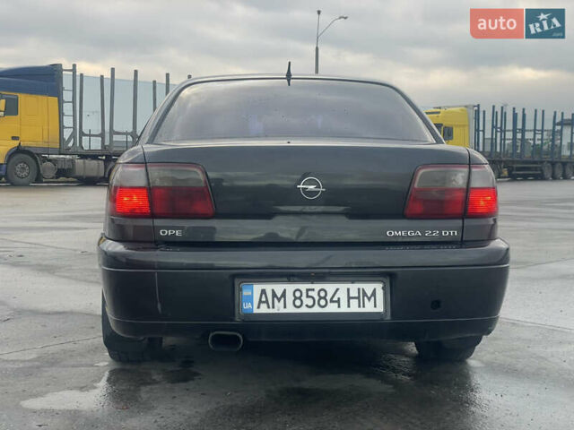 Черный Опель Омега, объемом двигателя 2.17 л и пробегом 374 тыс. км за 3100 $, фото 1 на Automoto.ua